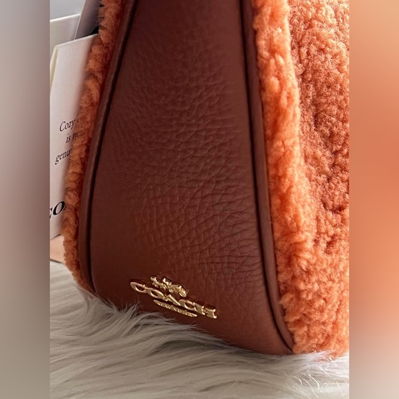 CE557 - Coach Teri Shoulder Bag with Coach Motif - Picture 6 of 14